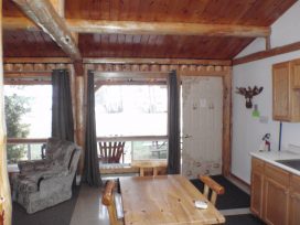 ivanhoe lake log suites 1-4 dining area